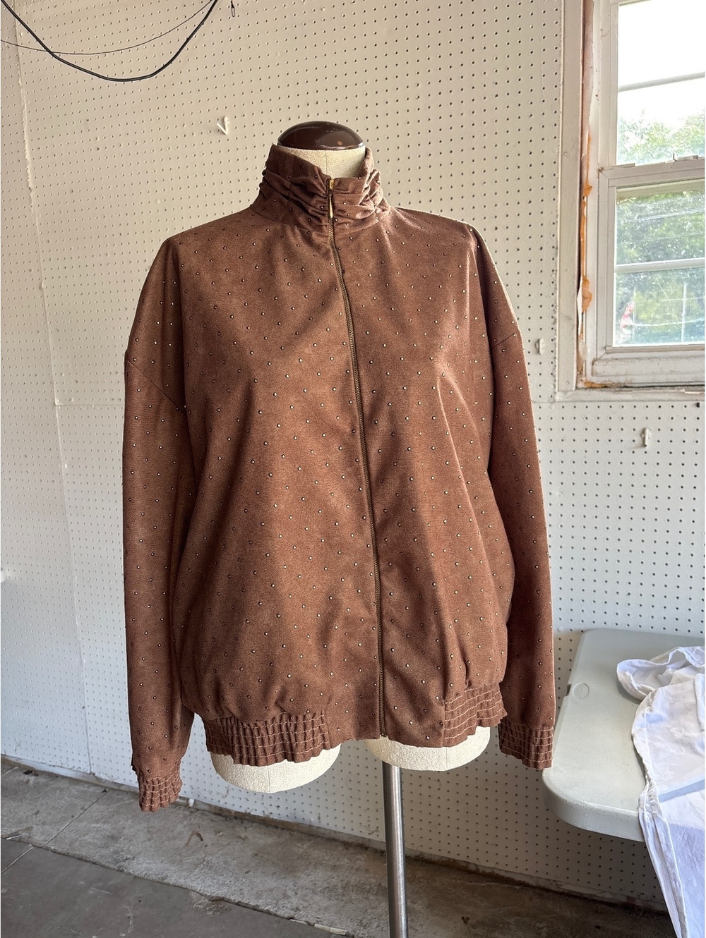 Vintage Brown Zip-Up Jacket with Studded Detail and Elastic Cuffs